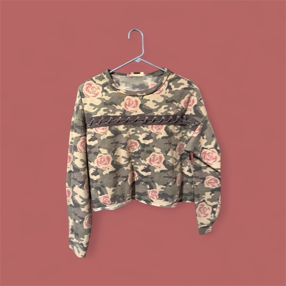 NWOT Enough About Me Camouflage Rose Print Cropped Sweater - Picture 2 of 4
